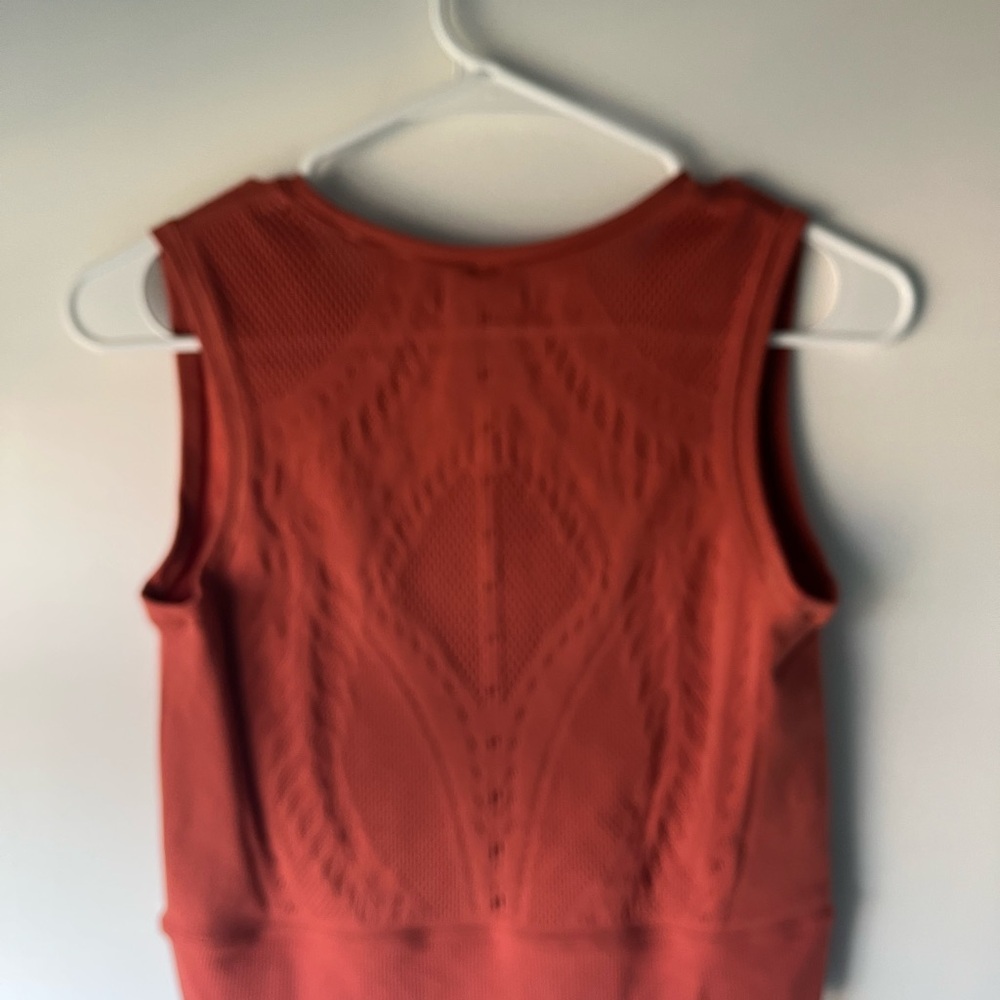 Athleta Ujjayi Crop Tank in Etruscan Red Size L/XL - Picture 3 of 3